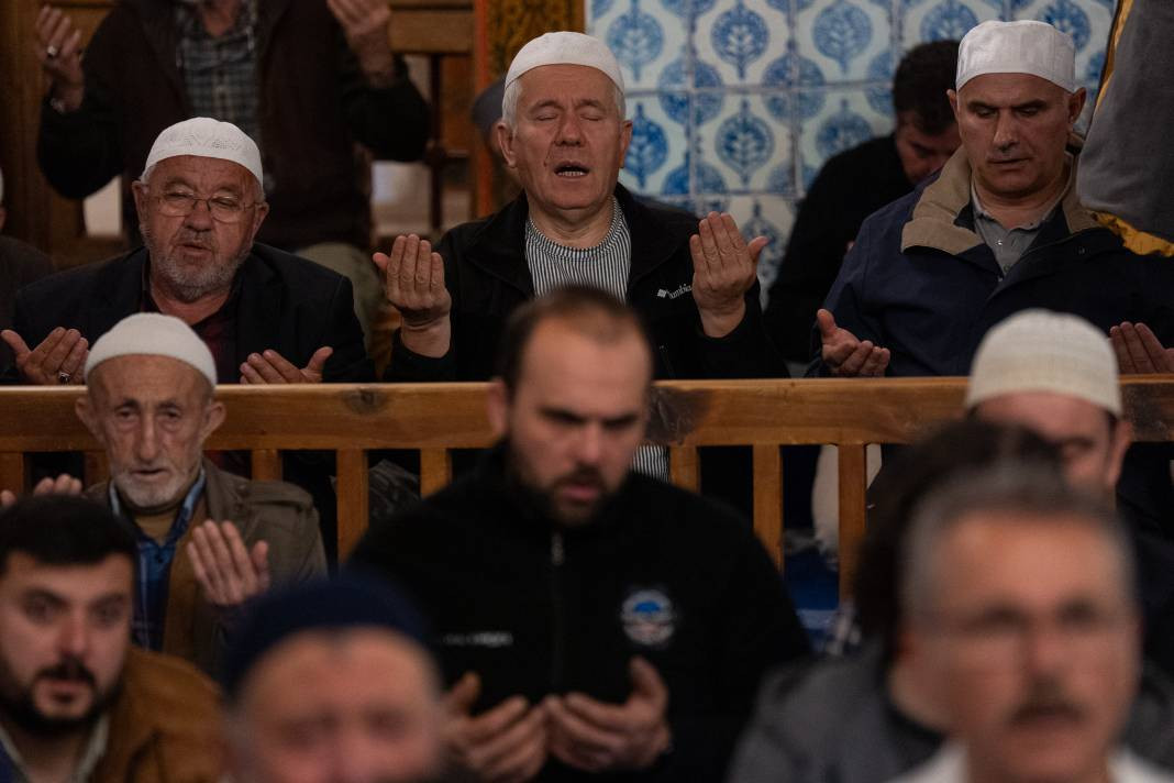 Şehitler ve Filistinliler için sabah namazında tüm camilerde dua edildi - Resim: 5